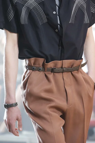 Look 50